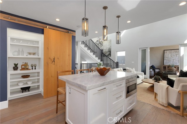 603 1/2 Marguerite Avenue, Corona del Mar CA: https://media.crmls.org/medias/d35319b6-ab00-4236-a164-82be1d19e6ec.jpg