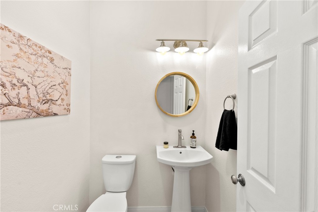 https://media.crmls.org/medias/d3535054-bb21-4845-96f4-9842decda9d1.jpg?preset=X-Large