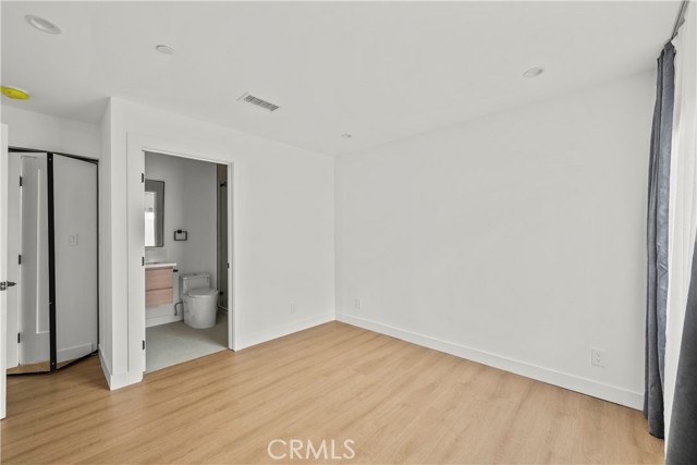 Detail Gallery Image 7 of 9 For 6607 Troost Ave, North Hollywood,  CA 91606 - 3 Beds | 3 Baths