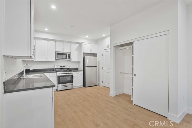 Detail Gallery Image 12 of 30 For 8750 Sepulveda Bld #310,  North Hills,  CA 91343 - 2 Beds | 2 Baths