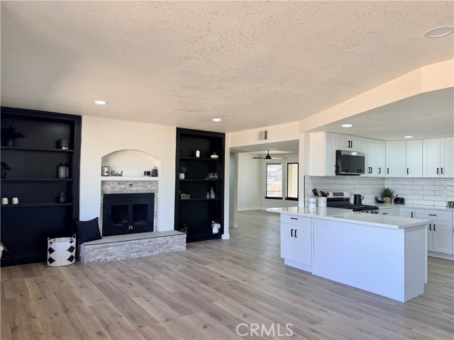 Detail Gallery Image 3 of 37 For 7605 Langdon Ave, Hesperia,  CA 92345 - 3 Beds | 2/1 Baths