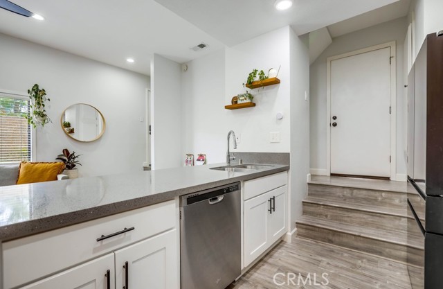 Detail Gallery Image 3 of 42 For 284 Laurel Ave #5,  Brea,  CA 92821 - 2 Beds | 1/1 Baths