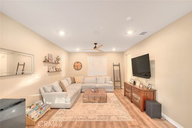 831 Wintergreen Way, Upland CA: https://media.crmls.org/medias/d354b271-dfd3-4cf2-93ea-0e573d1e7a7f.jpg