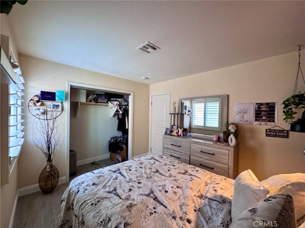 https://media.crmls.org/medias/d3553a0f-d521-46ce-91ac-8a340ecfe336.jpg?preset=X-Large