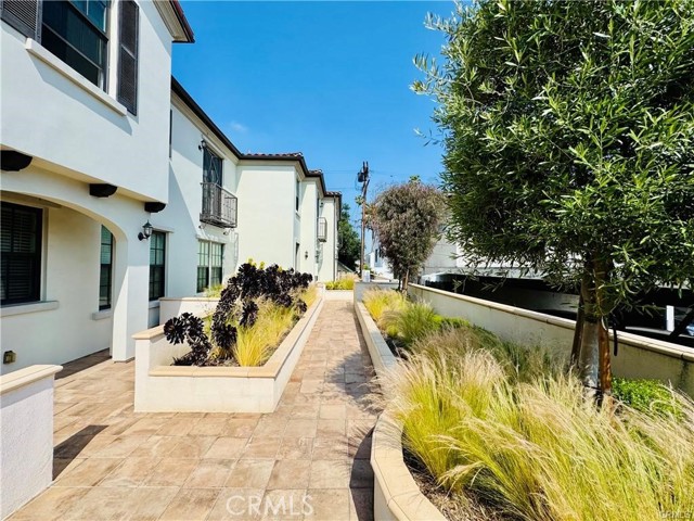 118 N Allen Ave, Pasadena CA: https://media.crmls.org/medias/d3555a31-7135-408c-8f30-d4a03bb4fb95.jpg