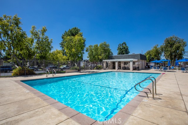 Detail Gallery Image 20 of 24 For 19216 Hamlin St #1,  Reseda,  CA 91335 - 3 Beds | 2 Baths