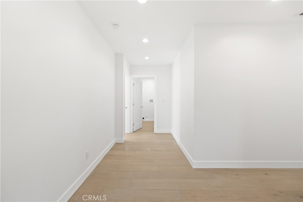 https://media.crmls.org/medias/d356d4ca-9d67-417e-8632-8169df9418db.jpg?preset=X-Large