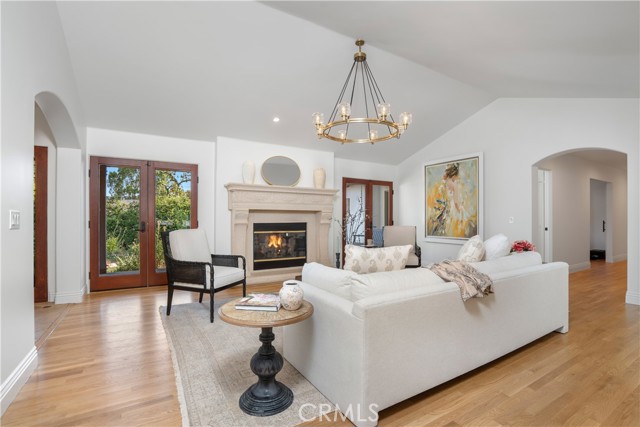 1247 Journeys End Drive, La Canada Flintridge CA: https://media.crmls.org/medias/d358326f-3e1a-4480-afce-17355e0042da.jpg