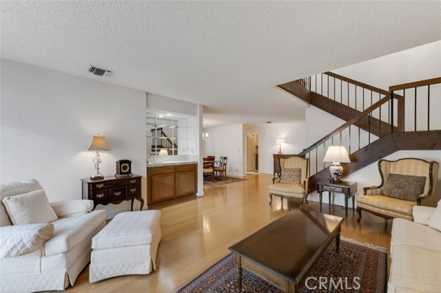 Detail Gallery Image 11 of 39 For 18200 Andrea Cir #6,  Northridge,  CA 91325 - 3 Beds | 2/1 Baths