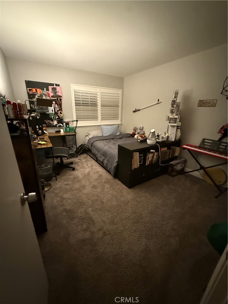 https://media.crmls.org/medias/d3597bdd-81ca-4a83-bd27-3e67aeff97e2.jpg?preset=X-Large