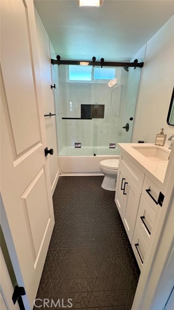 1502 W Hemlock Way, Santa Ana CA: https://media.crmls.org/medias/d35a702a-4dfc-46b7-a707-0ea34cda1de2.jpg