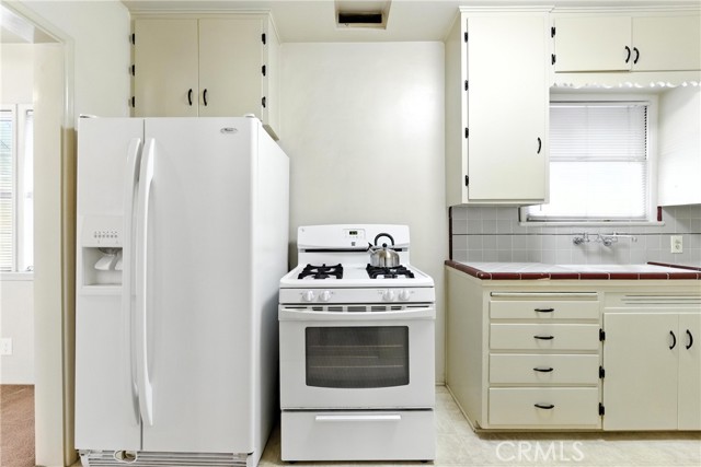 1205 W Alameda Avenue, Burbank CA: https://media.crmls.org/medias/d35afc12-7d51-41fa-86fc-3a006f5ed443.jpg