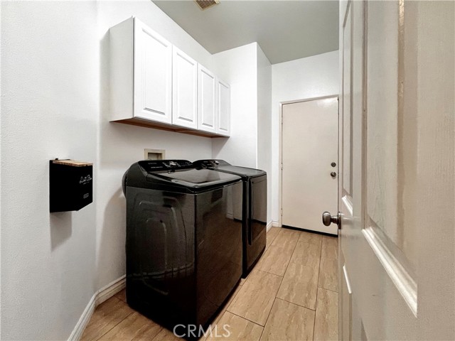 Detail Gallery Image 6 of 11 For 15051 Rocking Horse Ct, Lake Elsinore,  CA 92530 - 4 Beds | 2 Baths