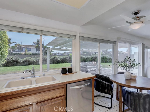Detail Gallery Image 20 of 54 For 18022 Dellglen Cir, Huntington Beach,  CA 92647 - 4 Beds | 3 Baths