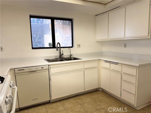 102 Park Shadow Court, Baldwin Park CA: https://media.crmls.org/medias/d35d3107-6314-4bde-98a5-054a70148c45.jpg