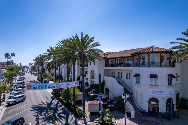308 5th Street, Huntington Beach CA: https://media.crmls.org/medias/d35da320-5d44-4917-baa6-2afe11ae12a2.jpg