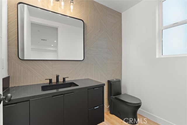 Detail Gallery Image 6 of 33 For 11410 W Calvert St, North Hollywood,  CA 91606 - 3 Beds | 3/1 Baths