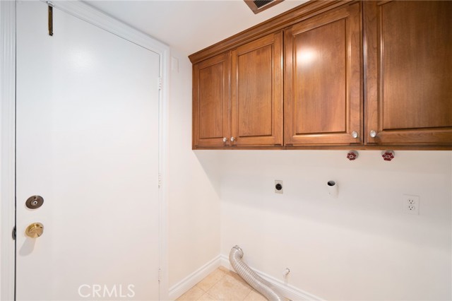 3832 Holden Circle, Los Alamitos CA: https://media.crmls.org/medias/d35f2e35-1caa-498b-a82a-f88f5243030e.jpg