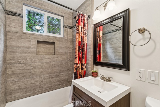 Detail Gallery Image 13 of 43 For 355 Hartman Cir, Cedarpines Park,  CA 92322 - 3 Beds | 3 Baths