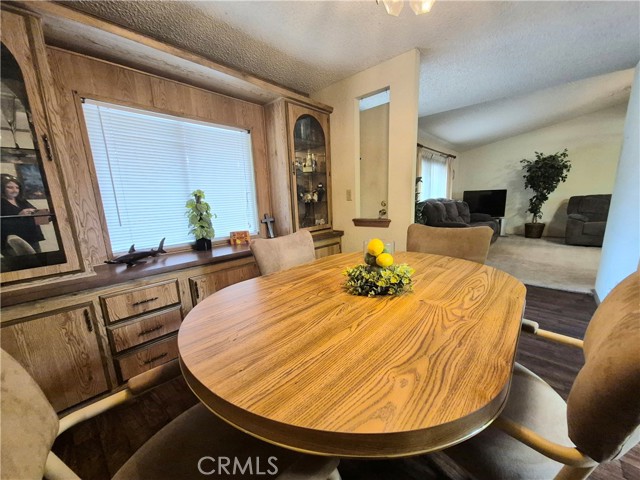 13381 Magnolia Avenue, Corona CA: https://media.crmls.org/medias/d35fdc47-d7a7-4611-9600-bb95ffbda085.jpg