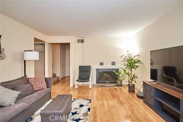 Detail Gallery Image 5 of 16 For 928 N Redding Way #D,  Upland,  CA 91786 - 3 Beds | 2/1 Baths