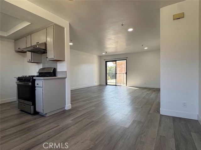 Detail Gallery Image 5 of 12 For 77 N Holliston Ave, Pasadena,  CA 91106 - 2 Beds | 2 Baths