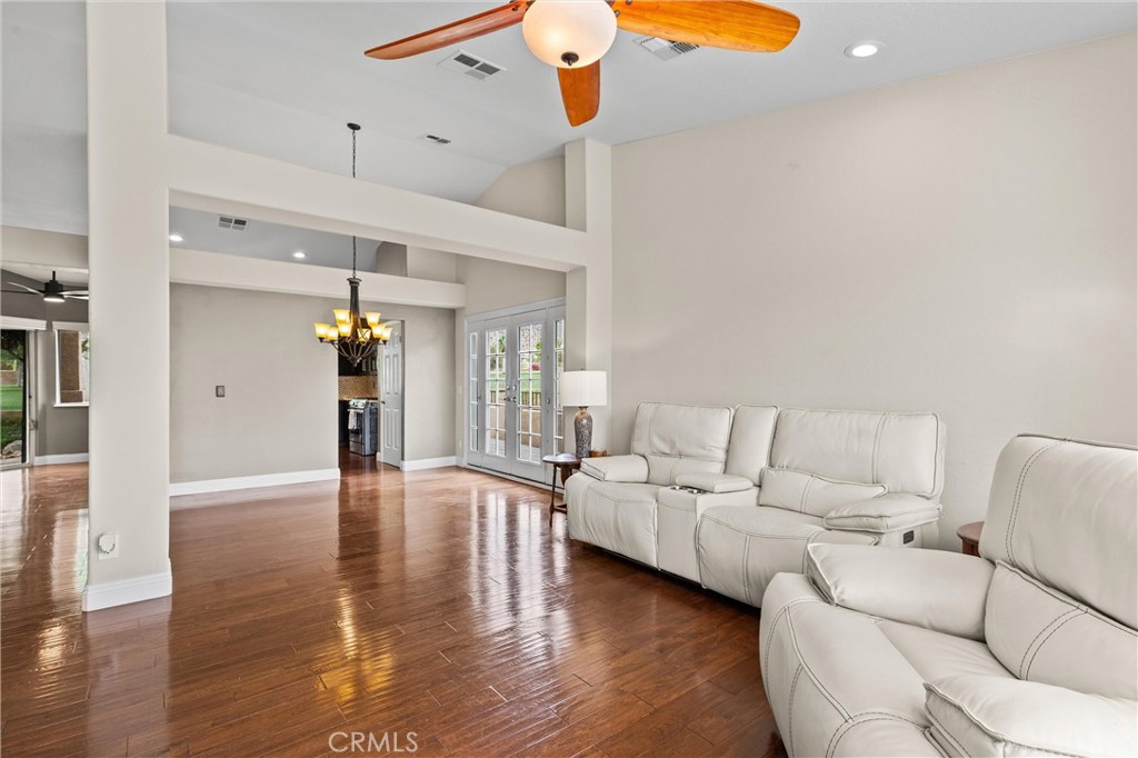 MLS #OC25223334 image #11