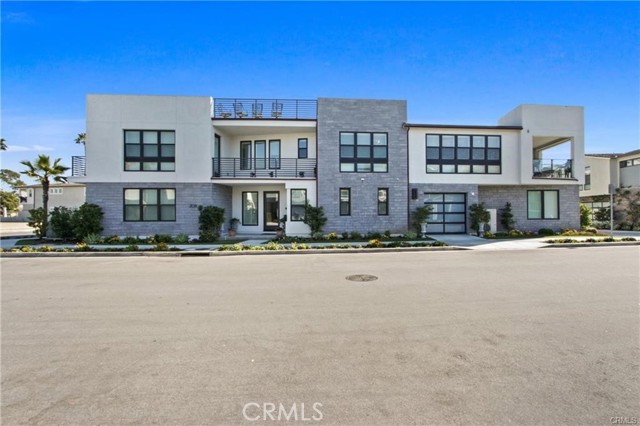 208 Ocean Place, Seal Beach CA: https://media.crmls.org/medias/d36164f2-f1d4-46b9-aa82-618a96306838.jpg