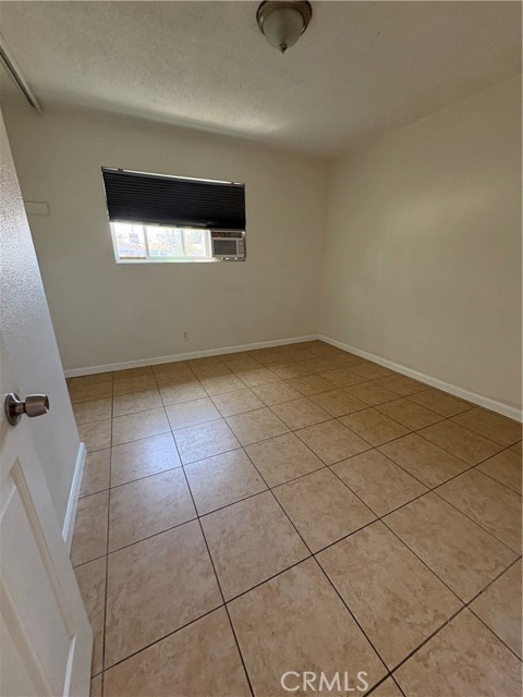 Detail Gallery Image 11 of 16 For 2004 W 15th, San Bernardino,  CA 92411 - 4 Beds | 2 Baths