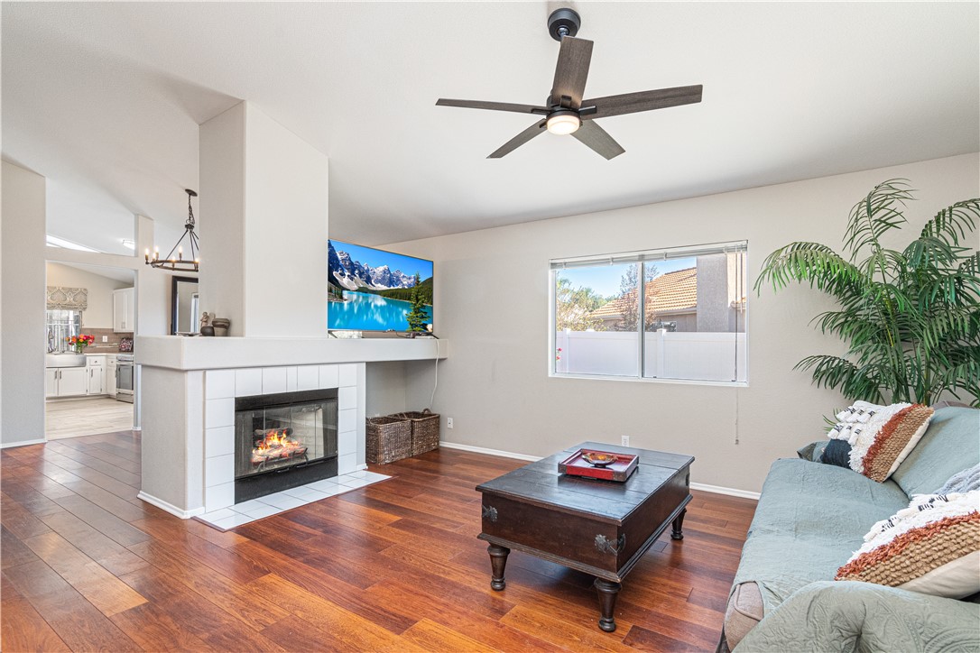 Detail Gallery Image 5 of 36 For 40259 Corte Delfin, Murrieta,  CA 92562 - 2 Beds | 2 Baths