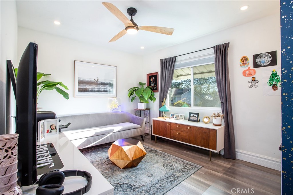 MLS #OC25228321 image #21