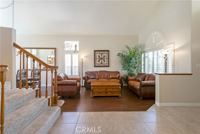 Detail Gallery Image 10 of 38 For 29347 Canyon Rim Pl, Canyon Country,  CA 91387 - 6 Beds | 3 Baths