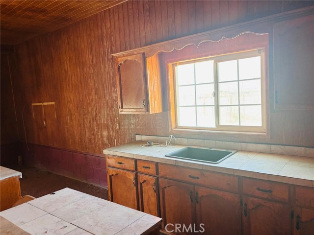 11690 Camp Rock Rd, Lucerne Valley CA: https://media.crmls.org/medias/d3631826-1a85-408d-899e-a81387ac2843.jpg