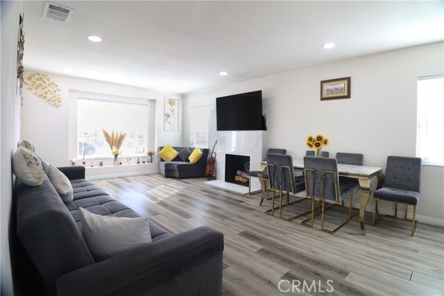 Detail Gallery Image 6 of 44 For 7323 Camellia Ave, North Hollywood,  CA 91605 - 5 Beds | 3 Baths