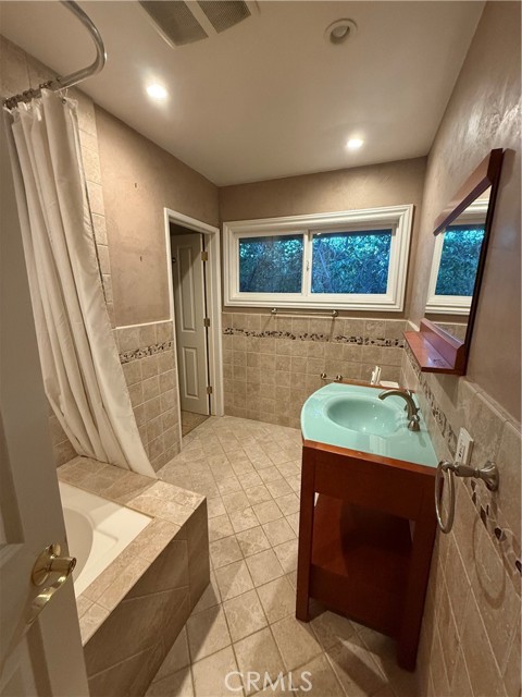 Detail Gallery Image 21 of 24 For 16248 Darcia Pl, Encino,  CA 91436 - 4 Beds | 4 Baths