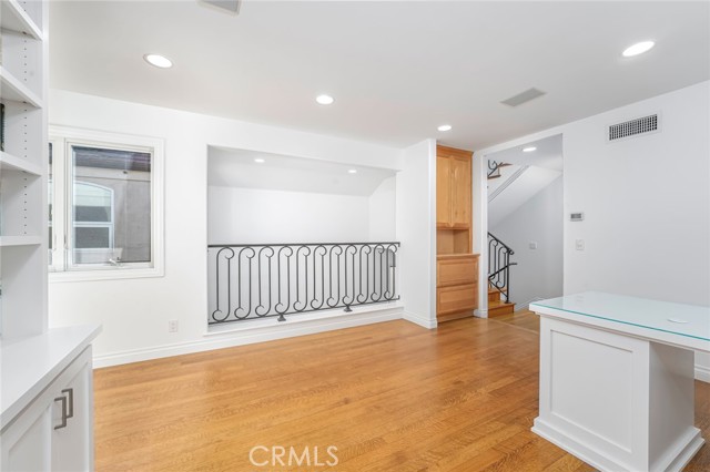 Detail Gallery Image 29 of 42 For 119 Opal Ave, Newport Beach,  CA 92662 - 3 Beds | 2/1 Baths