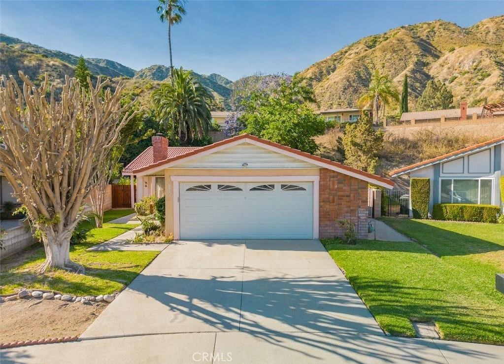 3335 Shadylawn Drive Duarte, California Just under the san Gabriel Foothills. 4 bedroom 2 bath room Duarte home in a very quiet and nice location. A great floor plan, double doors entry. Living room with fireplace. apacious dining room opens to the kitchen and a sliding glass door leading to the backyard patio. 210 and 605 freeway access. Just minutes away from trails, parks, golf course.