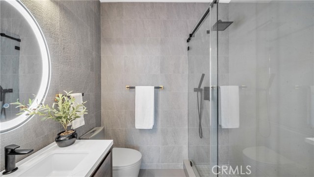 Detail Gallery Image 39 of 39 For 18829 Paseo Nuevo Dr, Tarzana,  CA 91356 - 4 Beds | 4/1 Baths