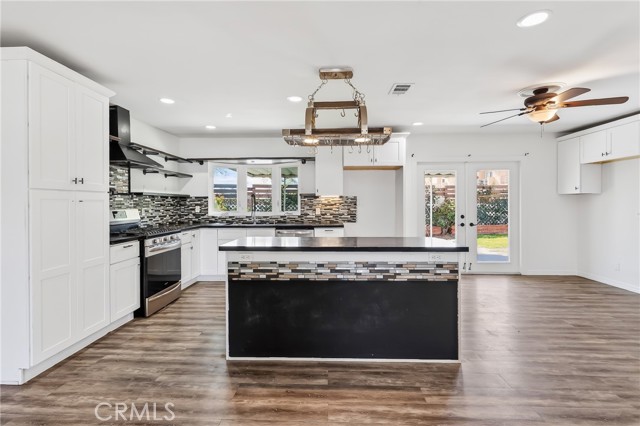 Detail Gallery Image 11 of 39 For 608 W Brentwood, Orange,  CA 92865 - 4 Beds | 2 Baths