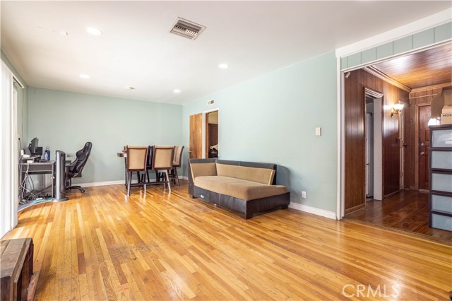 Detail Gallery Image 7 of 33 For 19858 Saticoy, Winnetka,  CA 91306 - 3 Beds | 2 Baths