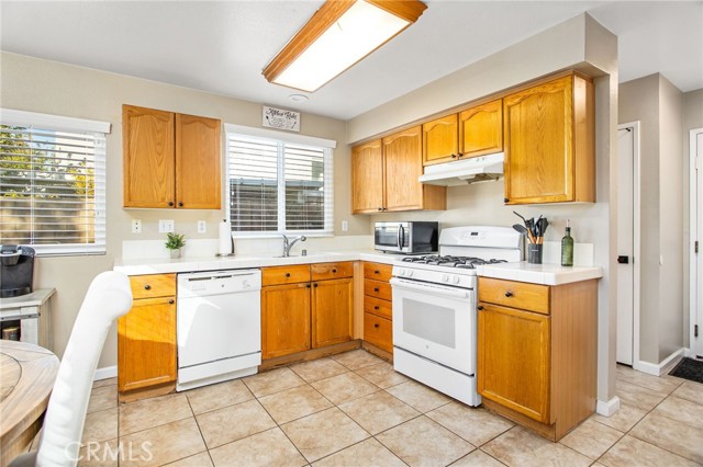 Detail Gallery Image 15 of 42 For 910 Pathfinder Way, Corona,  CA 92878 - 3 Beds | 2/1 Baths