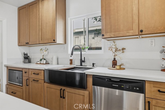 Detail Gallery Image 18 of 44 For 6119 Haas, Los Angeles,  CA 90047 - 3 Beds | 2/1 Baths