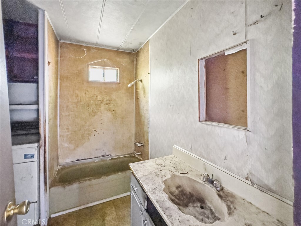 https://media.crmls.org/medias/d367673d-019d-41d9-9f31-ce90366223de.jpg?preset=X-Large