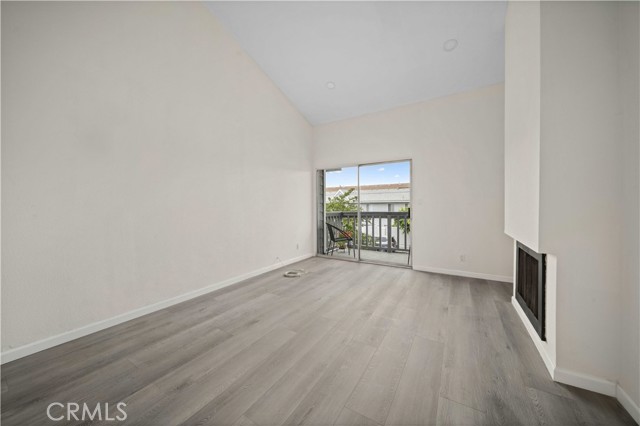 Detail Gallery Image 3 of 23 For 9714 Sepulveda Bld #202,  North Hills,  CA 91343 - 2 Beds | 2 Baths