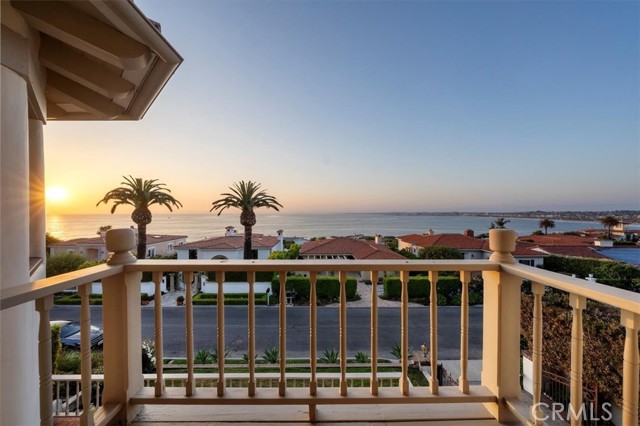Detail Gallery Image 2 of 38 For 536 via Media, Palos Verdes Estates,  CA 90274 - 4 Beds | 5 Baths