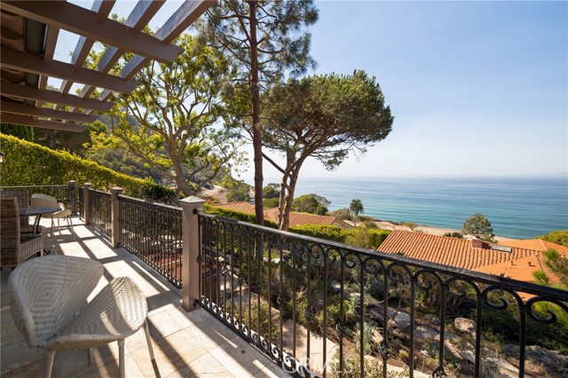 1020 Palos Verdes Drive, Palos Verdes Estates, California 90274, 4 Bedrooms Bedrooms, ,1 BathroomBathrooms,Residential,Sold,Palos Verdes,SB21217800