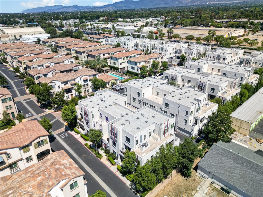 https://media.crmls.org/medias/d369a099-cf40-4d7d-a091-d24d0d40f388.jpg?preset=X-Large