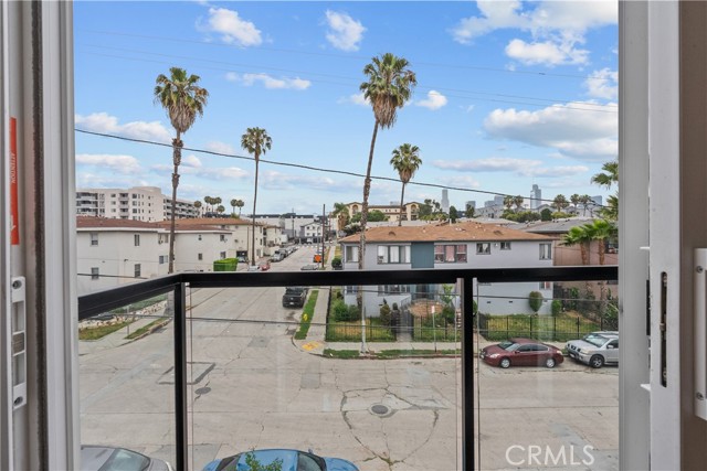 201 S Westlake Ave Unit #203, Los Angeles CA: https://media.crmls.org/medias/d369e850-0f95-4b5f-ae14-fa97ca18b46f.jpg