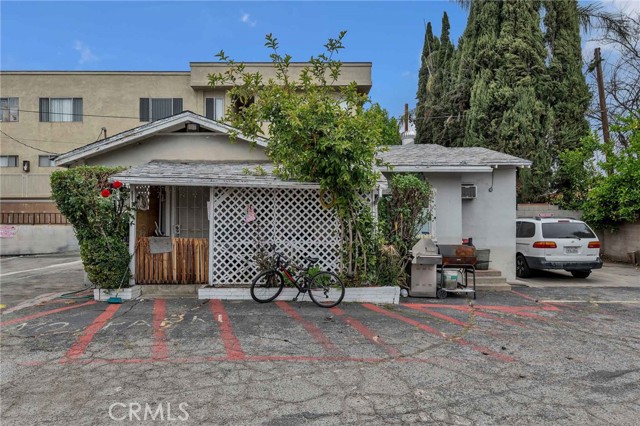 6862 Hazeltine Avenue, Van Nuys CA: https://media.crmls.org/medias/d36b50ab-662a-4a25-93a4-ffb65262ea25.jpg