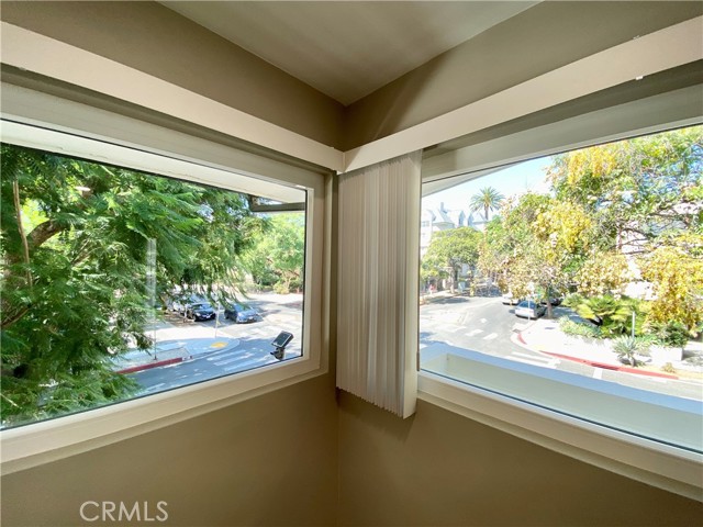 Detail Gallery Image 17 of 19 For 1120 N Laurel Ave #8,  West Hollywood,  CA 90046 - 1 Beds | 1 Baths